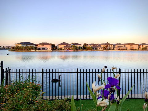 Waterfront Grand Villa For Big Group - Kalgoorlie Accommodation 1