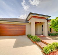 Newington Lakehouse - Kalgoorlie Accommodation