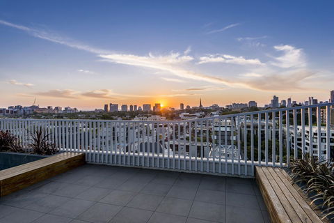 Oaks Melbourne South Yarra Suites - Kalgoorlie Accommodation 6