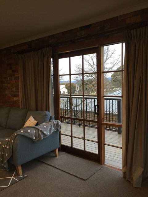 Bricks And Roses - Kalgoorlie Accommodation 10