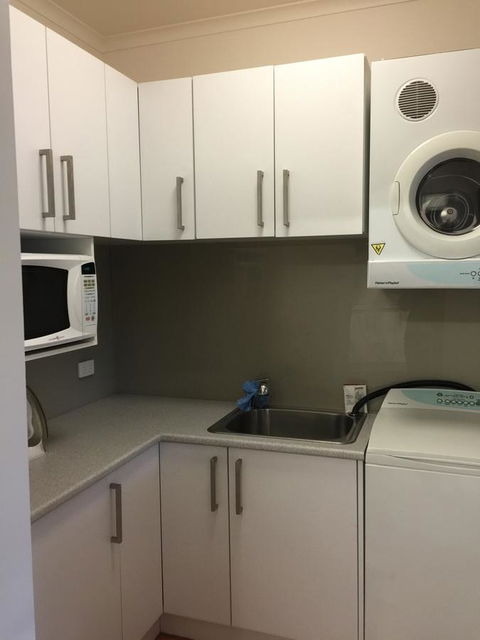 Bricks And Roses - Kalgoorlie Accommodation 19