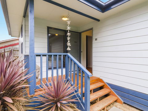 Demure Charm - Kalgoorlie Accommodation 0