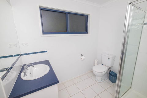 Demure Charm - Kalgoorlie Accommodation 5