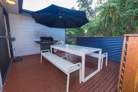 Demure Charm - Kalgoorlie Accommodation 1