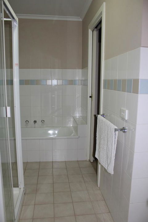 Australian Home Away @ Box Hill 2 Bedroom - Kalgoorlie Accommodation 11