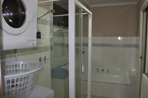 Australian Home Away @ Box Hill 2 Bedroom - Kalgoorlie Accommodation 10