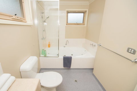 The Pitch - Kalgoorlie Accommodation 19