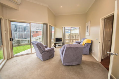 The Pitch - Kalgoorlie Accommodation 32