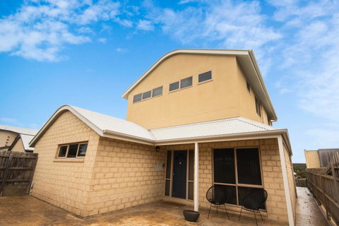 The Pitch - Kalgoorlie Accommodation 35