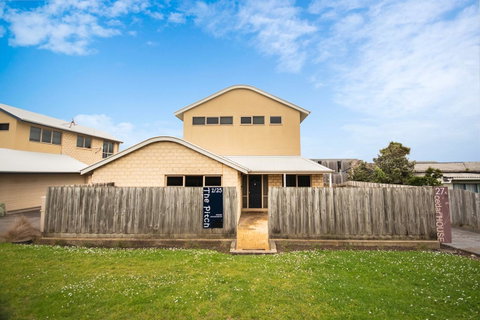 The Pitch - Kalgoorlie Accommodation 37