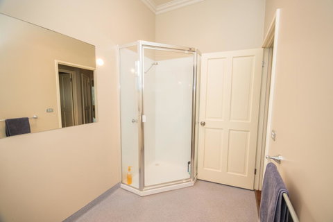 The Pitch - Kalgoorlie Accommodation 28