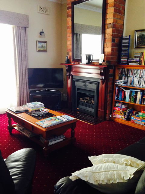 Airleigh-Rose Cottage - Kalgoorlie Accommodation 38