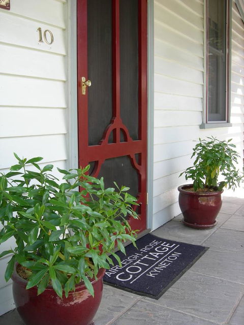 Airleigh-Rose Cottage - Kalgoorlie Accommodation 28