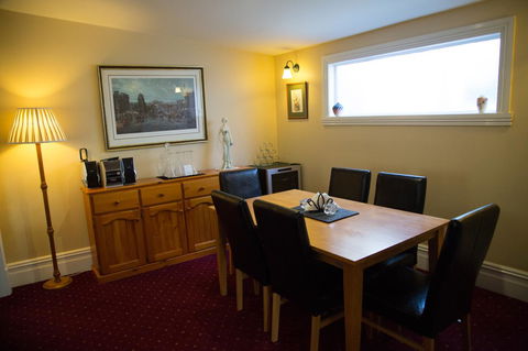 Airleigh-Rose Cottage - Kalgoorlie Accommodation 12