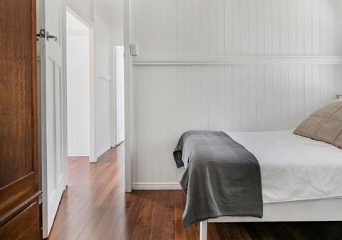 Lake Weyba Noosa Lodge & Kangaroos - Kalgoorlie Accommodation 11