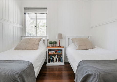 Lake Weyba Noosa Lodge & Kangaroos - Kalgoorlie Accommodation 10