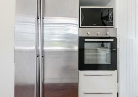 Lake Weyba Noosa Lodge & Kangaroos - Kalgoorlie Accommodation 14