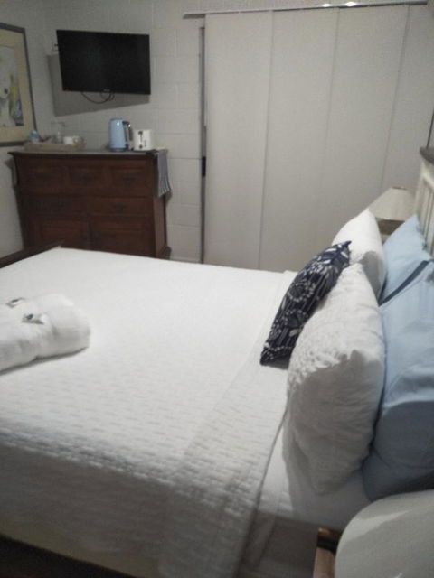 Salty Vibes Retreat - Kalgoorlie Accommodation 4