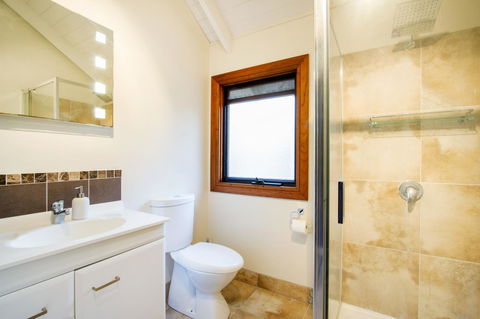 Airlie Beach Eco Cabins - Adults Only - Kalgoorlie Accommodation 22