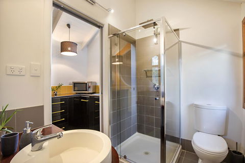 Airlie Beach Eco Cabins - Adults Only - Kalgoorlie Accommodation 30