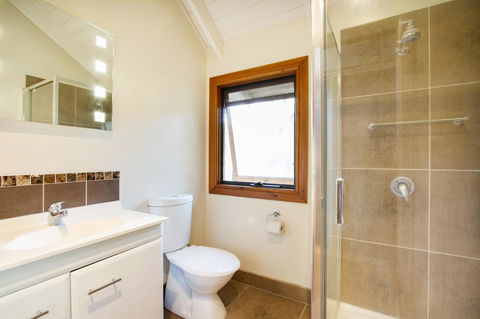 Airlie Beach Eco Cabins - Adults Only - Kalgoorlie Accommodation 15