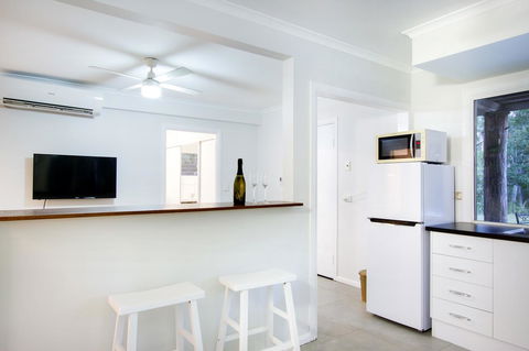 Airlie Beach Eco Cabins - Adults Only - Kalgoorlie Accommodation 8