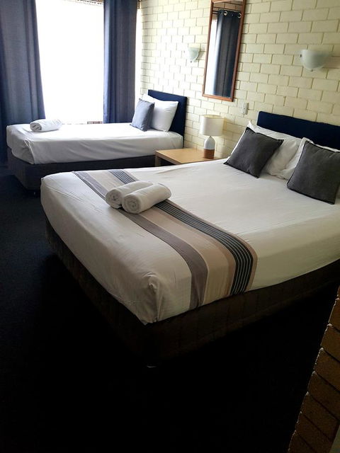 Twin Pines Motel - Kalgoorlie Accommodation 3