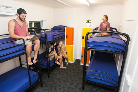Mad Monkey Central - Kalgoorlie Accommodation 21