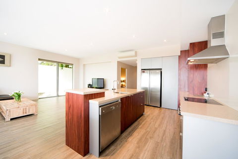 Whitsunday Reflections - Kalgoorlie Accommodation 6