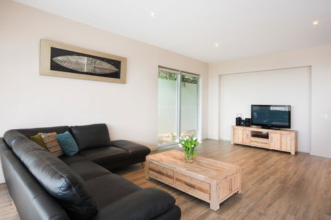 Whitsunday Reflections - Kalgoorlie Accommodation 9