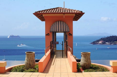 Martinique Whitsunday Resort - Kalgoorlie Accommodation 1