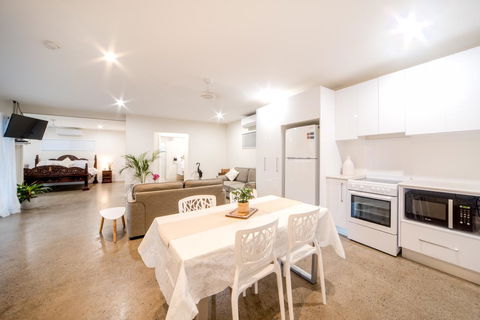 Whitsunday Luxury Homes - Kalgoorlie Accommodation 10