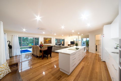 Whitsunday Luxury Homes - Kalgoorlie Accommodation 5