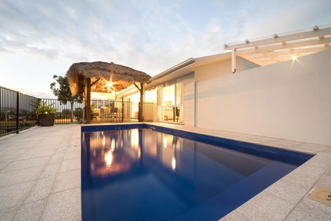Whitsunday Luxury Homes - Kalgoorlie Accommodation 0