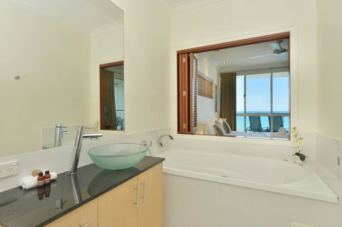 Bellevue At Trinity Beach - Kalgoorlie Accommodation 5