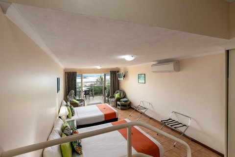 Sunlit Waters Studio Apartments - Kalgoorlie Accommodation 24