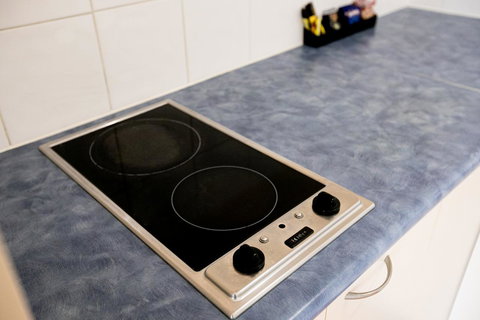 Sunlit Waters Studio Apartments - Kalgoorlie Accommodation 35