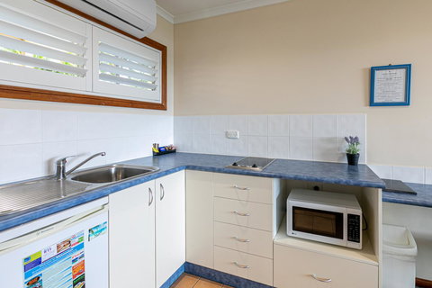 Sunlit Waters Studio Apartments - Kalgoorlie Accommodation 12