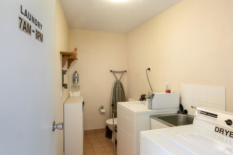 Sunlit Waters Studio Apartments - Kalgoorlie Accommodation 9