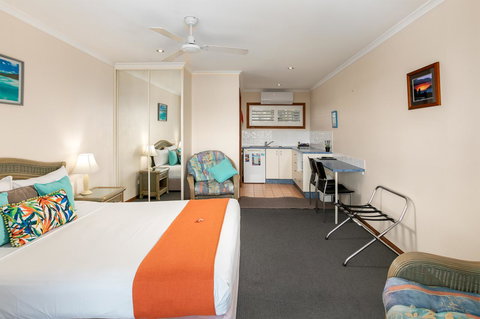 Sunlit Waters Studio Apartments - Kalgoorlie Accommodation 14