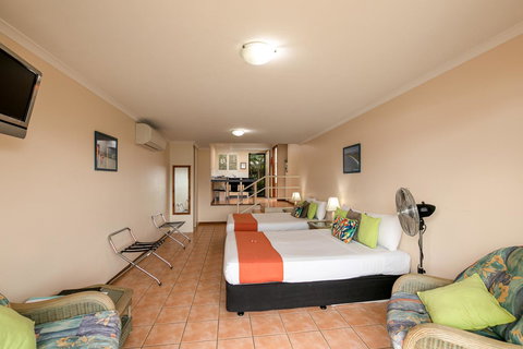 Sunlit Waters Studio Apartments - Kalgoorlie Accommodation 30