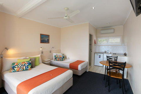 Sunlit Waters Studio Apartments - Kalgoorlie Accommodation 21