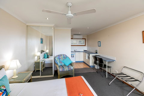 Sunlit Waters Studio Apartments - Kalgoorlie Accommodation 13