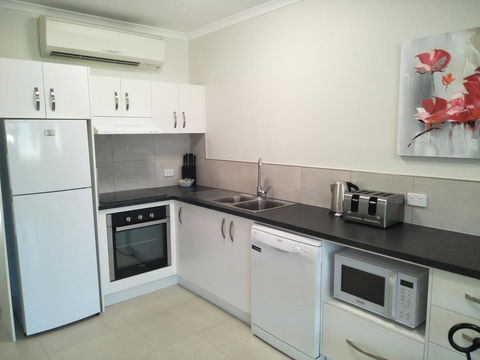 Airlie Seaview Apartments - Kalgoorlie Accommodation 4