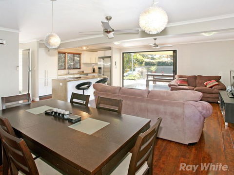 Beach House On Jones Parade, Central Coolum Beach - Kalgoorlie Accommodation 6