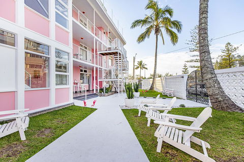 The Pink Hotel Coolangatta - Kalgoorlie Accommodation 0