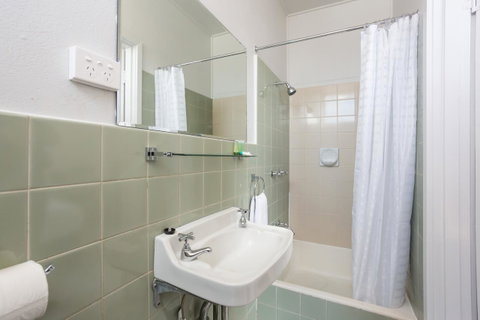 Nightcap At Emerald Star Hotel - Kalgoorlie Accommodation 2