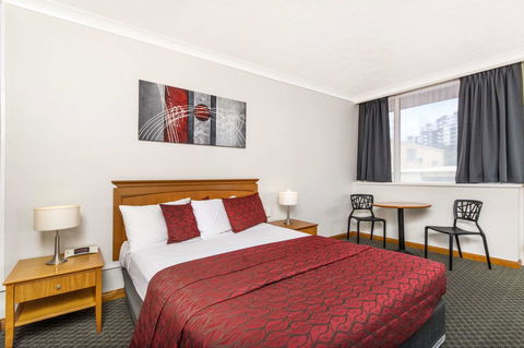 The Robert Towns - Kalgoorlie Accommodation 4