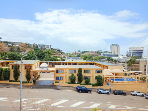 The Robert Towns - Kalgoorlie Accommodation 13