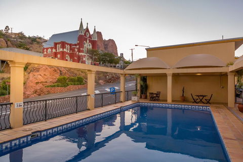 The Robert Towns - Kalgoorlie Accommodation 11